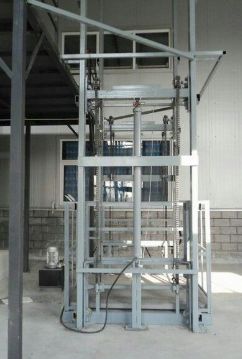 升降（jiàng）貨梯